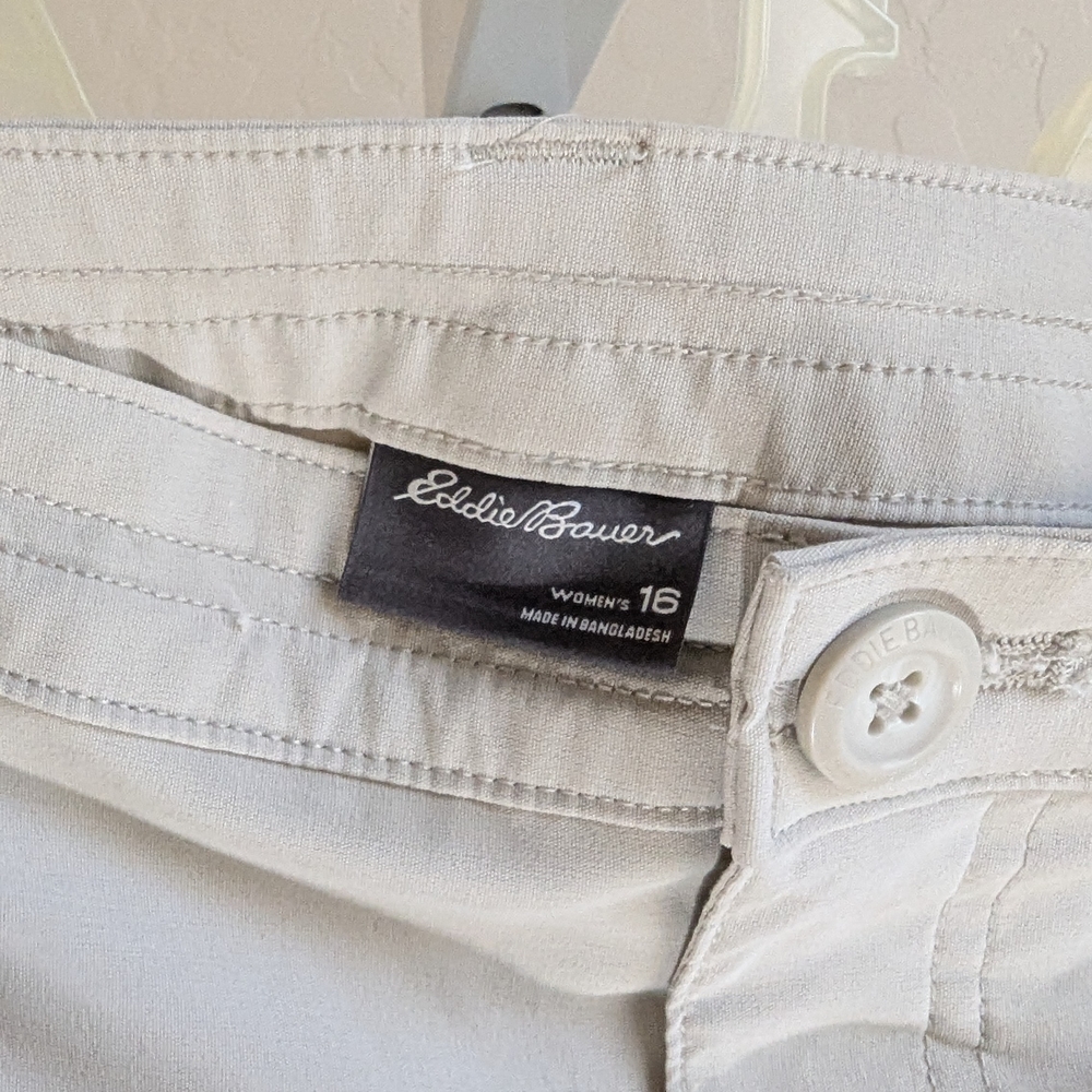 Eddie Bauer Women's Tech Capris size16 Khaki - Picture 5 of 7
